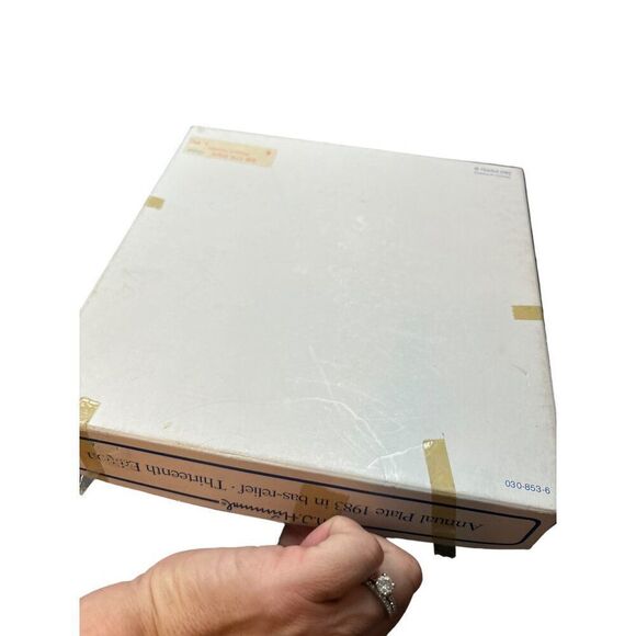 M.J. Hummel Annual Plate 1989 In Bas-Relief By Goebel - Picture 4 of 10